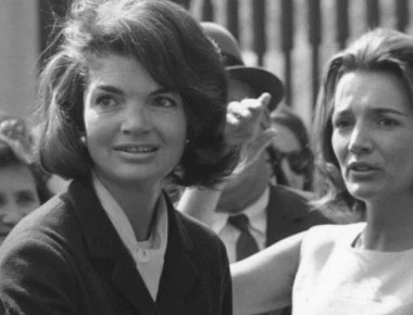 Το σπίτι της ακολασίας στη Μ. Βρετανία - Η Τζάκι & η αδελφή της «πλάγιαζαν» με τον ιδιοκτήτη του (φώτο)